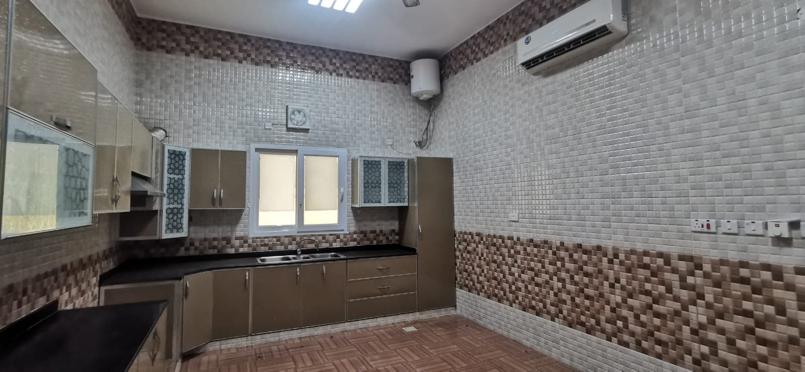 🏡 توين فيلا راقية للبيع في مرتفعات العوابي (بوشر) — 2